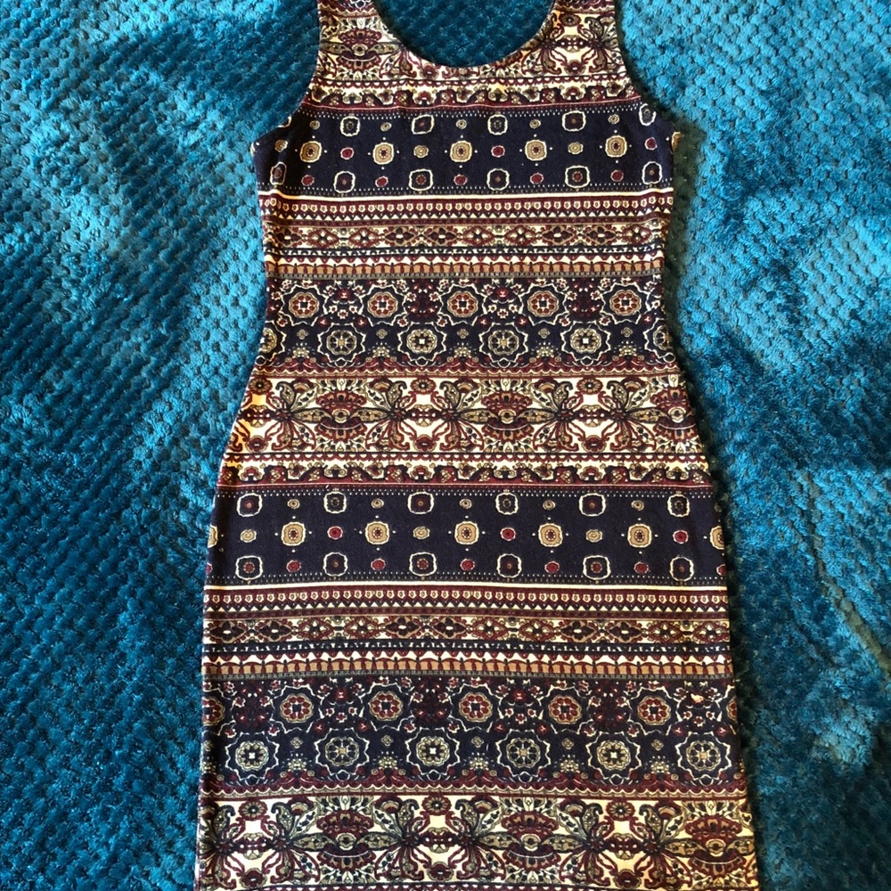 Dresses - Picture 3 of 4